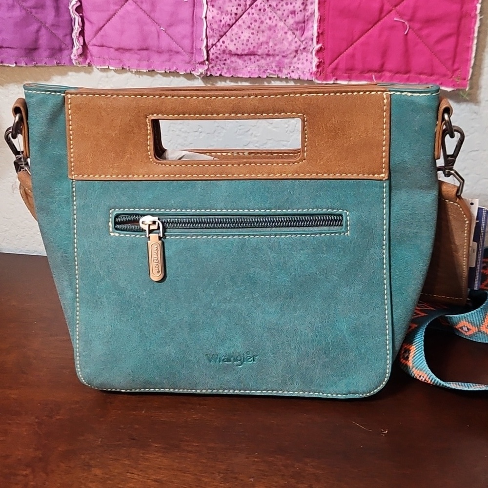 Wrangler Crossbody - Picture 4 of 5